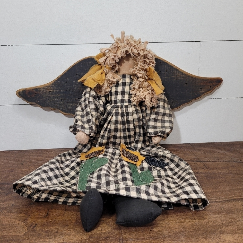 Bouquet Enterprises Primitive Sunflower Angel w/Wood Wings
